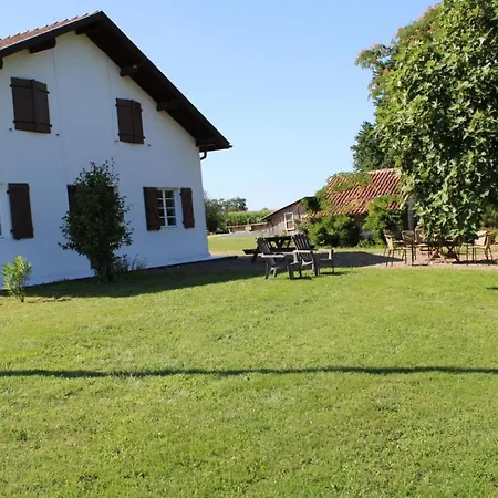 La Maison De Pescate Couette-café 3*