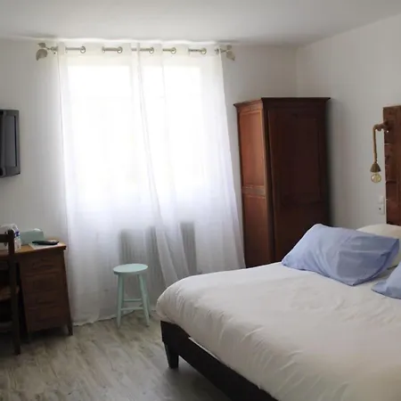 La Maison De Pescate לינה וארוחת בוקר